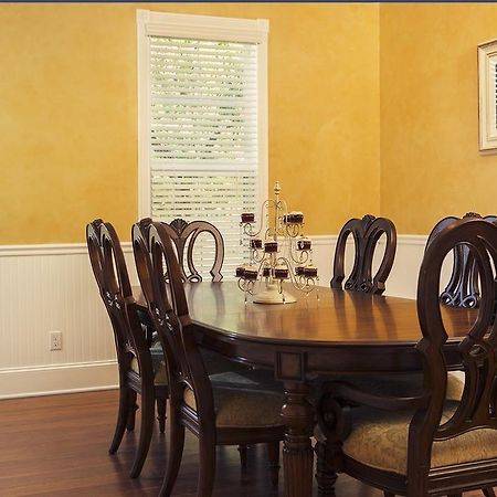 Red Velvet Inn Navasota Екстериор снимка