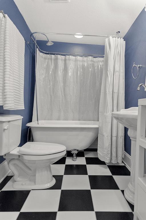 Red Velvet Inn Navasota Стая снимка