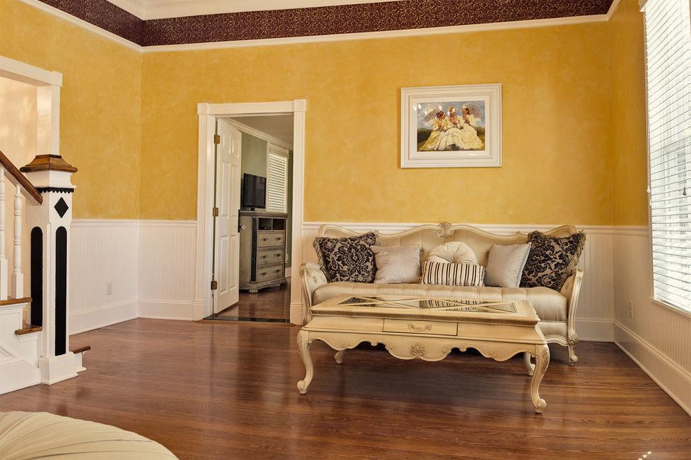 Red Velvet Inn Navasota Екстериор снимка